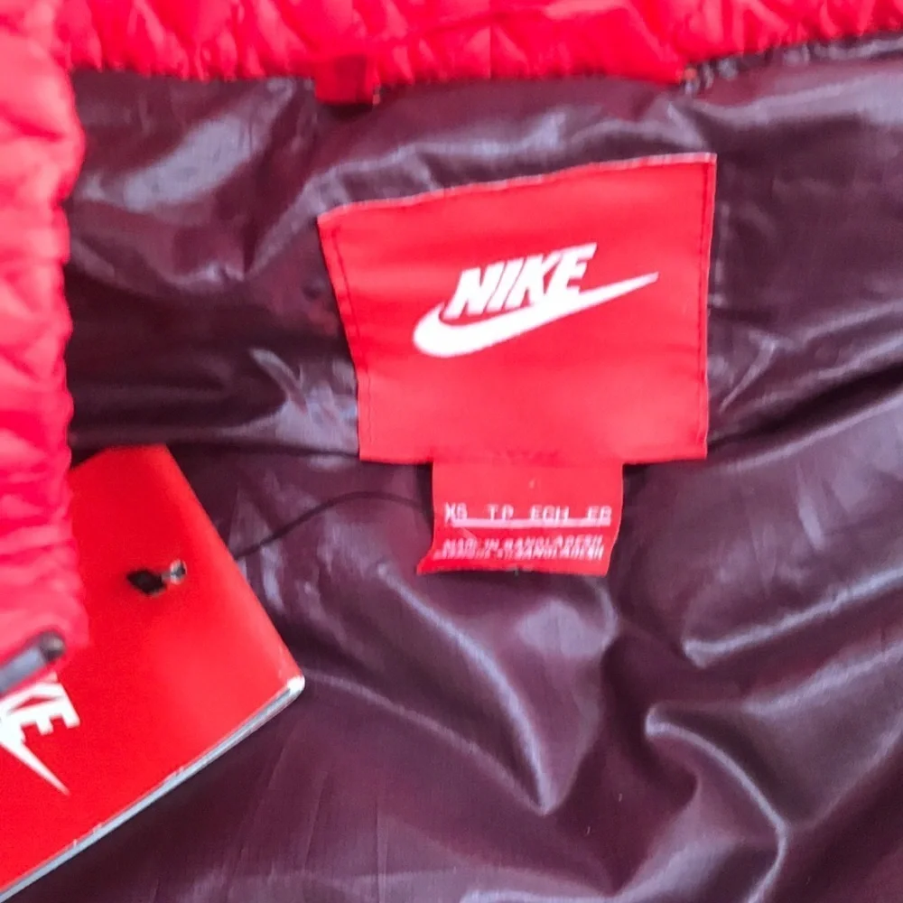 NWT! NIKE Size XS red quilted zippered vest